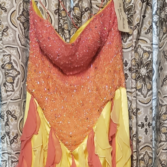 Prom gown - Picture 2 of 7